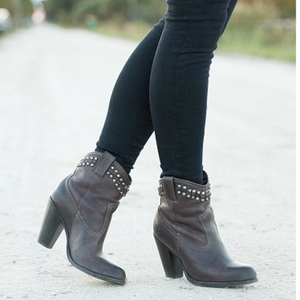$398 Frye Jenny Cut Vintage Distressed Stud Pull On Cowgirl Moto Ankle Booties